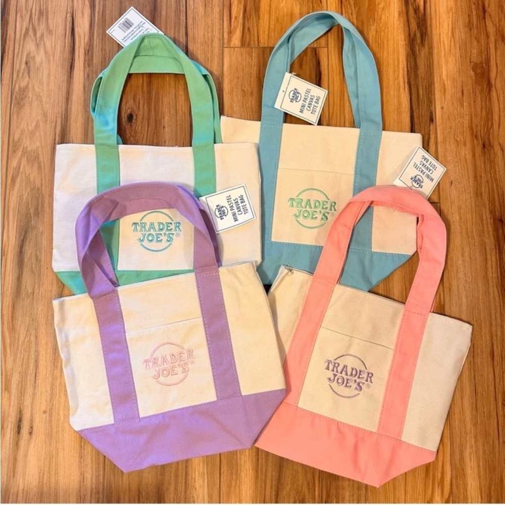 Trader Joe’s Canvas Tote Bag Set of 4- Multicolor